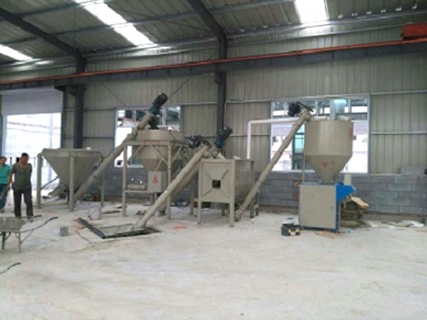 膩?zhàn)臃墼O(shè)備生產(chǎn)線包裝機(jī)的種類